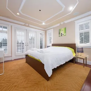 Oakridge Luxury Homestay Canada