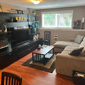 Cozy And Modern 3 Bedroom In Location! Canada